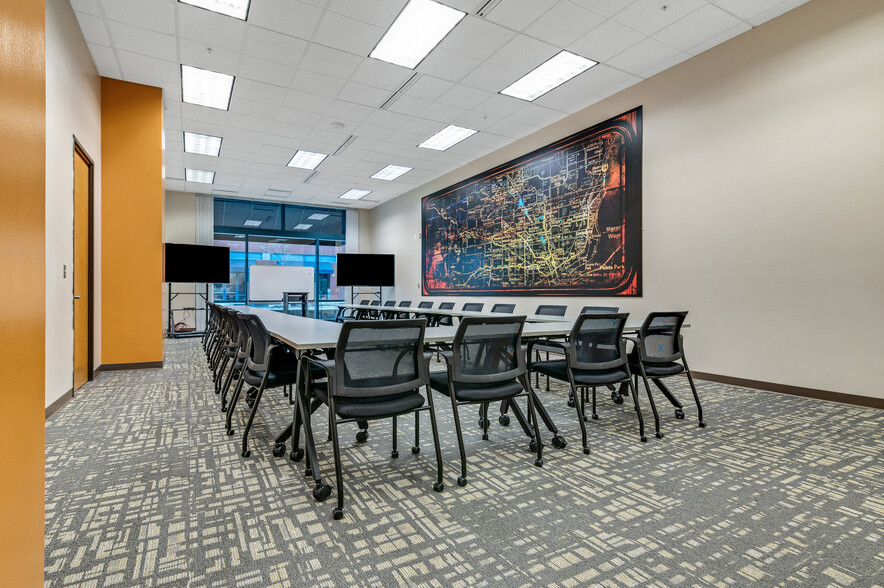 20700 Civic Center Dr, Southfield, MI for lease - Interior Photo - Image 2 of 10