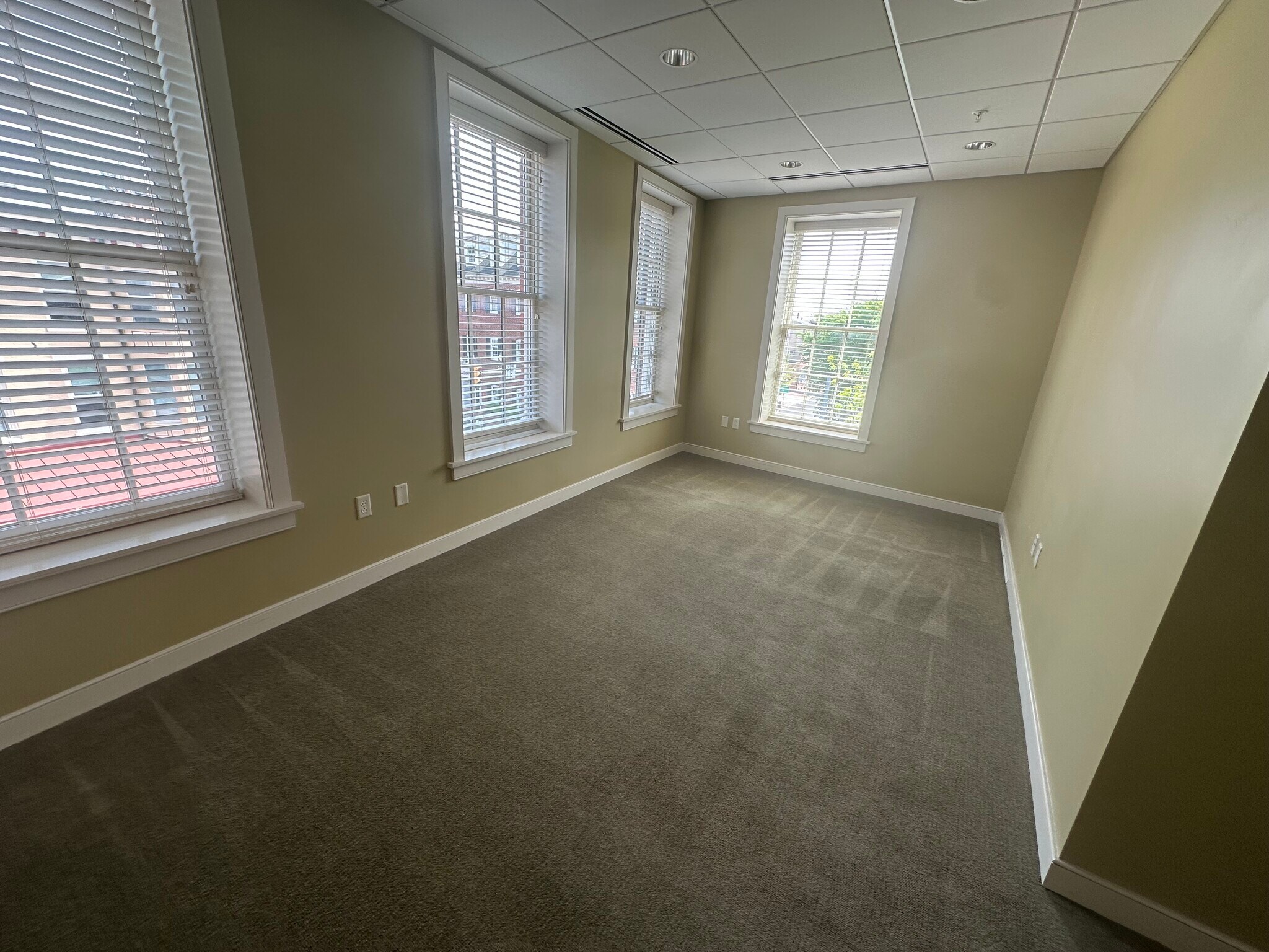 10 N Church St, West Chester, PA for lease Interior Photo- Image 1 of 3