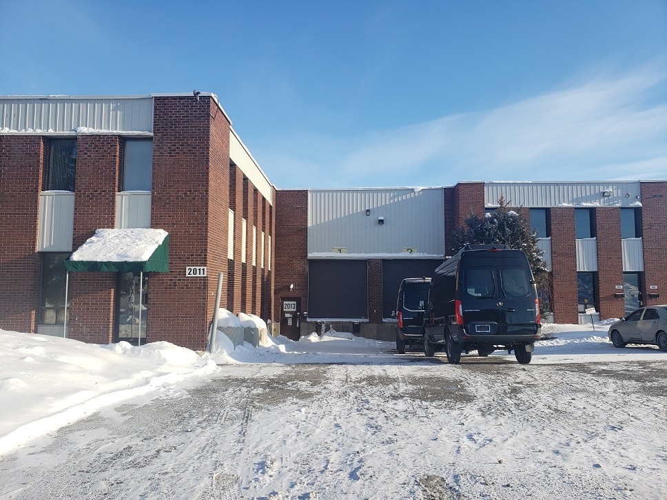 2001-2011 Rue Halpern, Montréal, QC for sale Primary Photo- Image 1 of 1