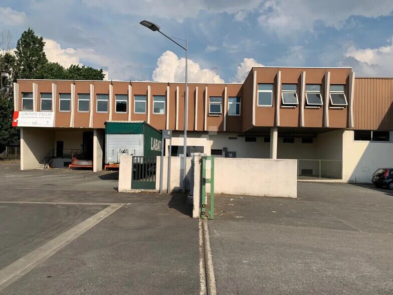 Flex in Morangis for lease - Building Photo - Image 2 of 3