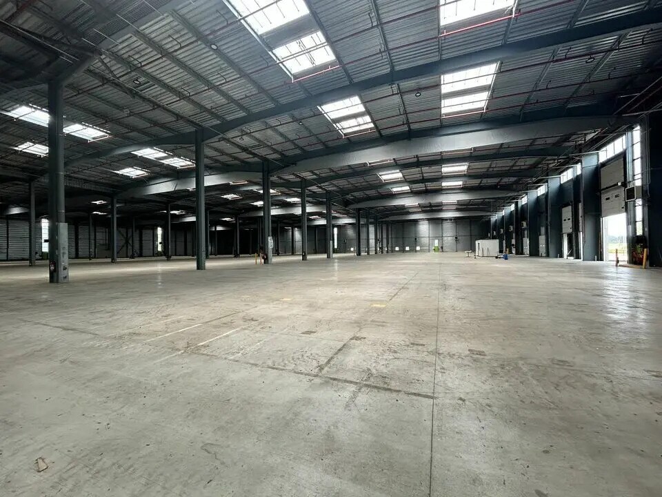 Industrial in Varennes-le-Grand for lease Interior Photo- Image 1 of 5