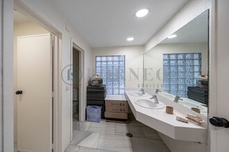 Avenida de la Albufera, 153, Madrid, Madrid for lease Interior Photo- Image 1 of 10