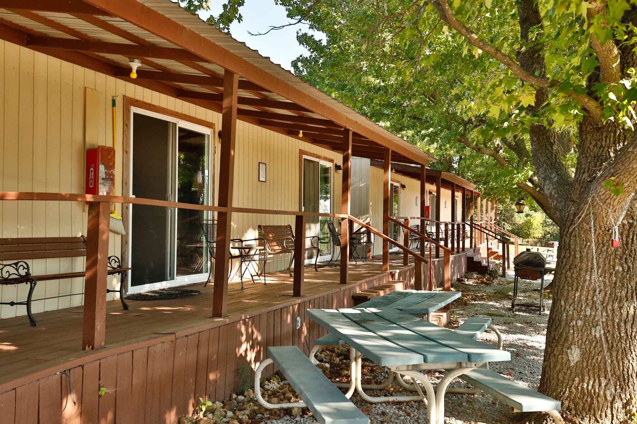 5 Southwinds Loop, Greenfield, MO 65661 Southwinds Motel