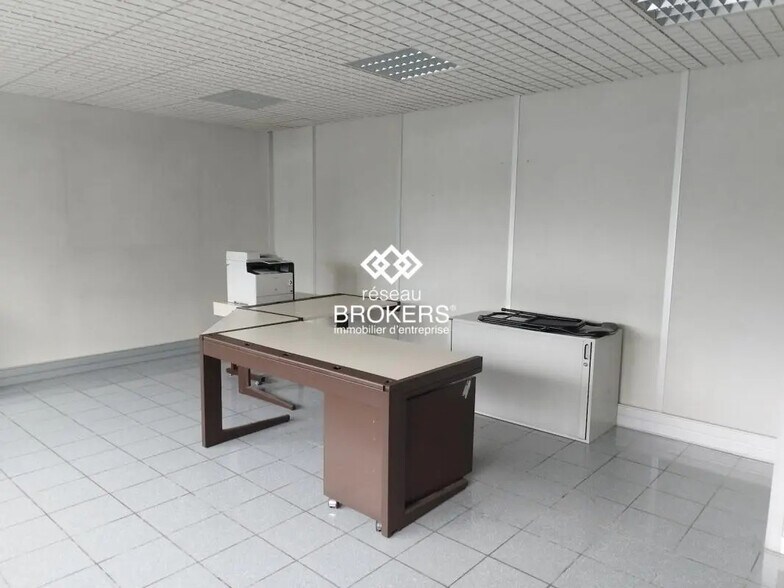 Office in Scionzier for lease - Interior Photo - Image 2 of 3