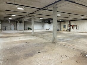 1331 Gillingham Rd, Neenah, WI for lease Interior Photo- Image 1 of 5