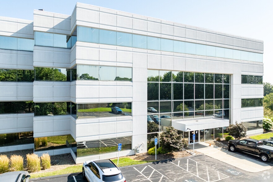 175 Montrose West Ave, Akron, OH for lease - Building Photo - Image 2 of 8