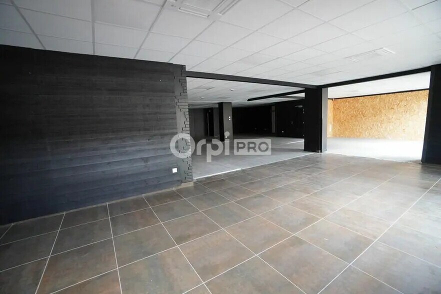 Retail in Dijon for lease - Building Photo - Image 3 of 5