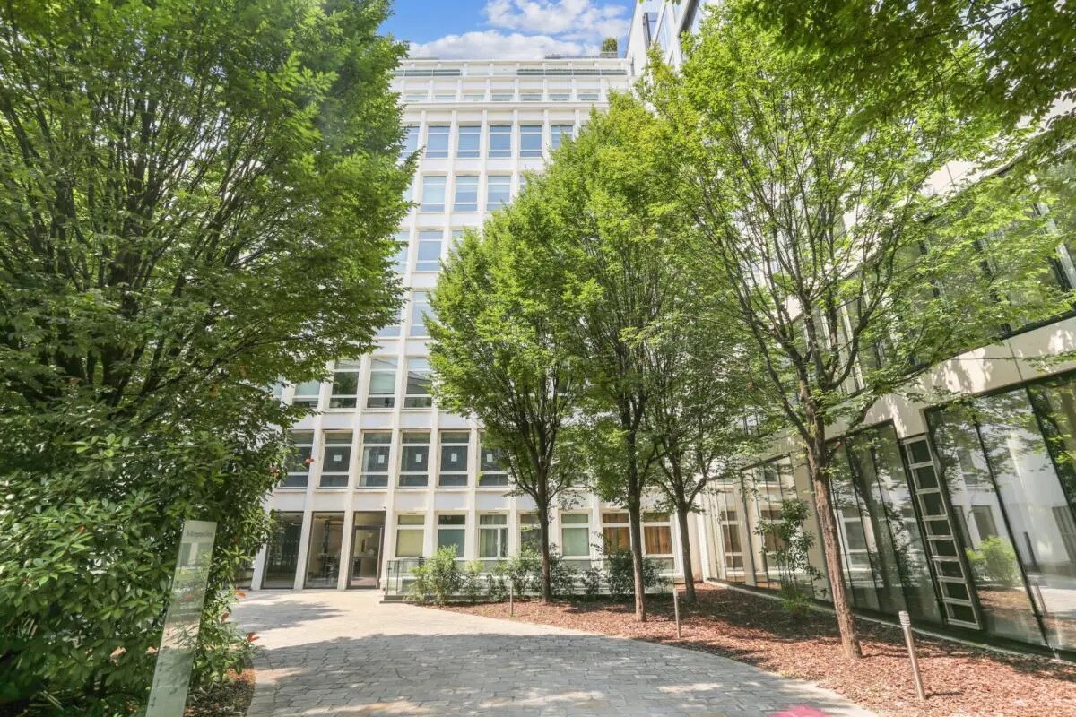 28 Rue Bayard, Paris for lease Building Photo- Image 1 of 21