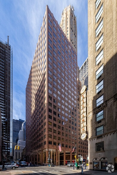 560 Lexington Ave, New York, NY for lease - Building Photo - Image 3 of 9