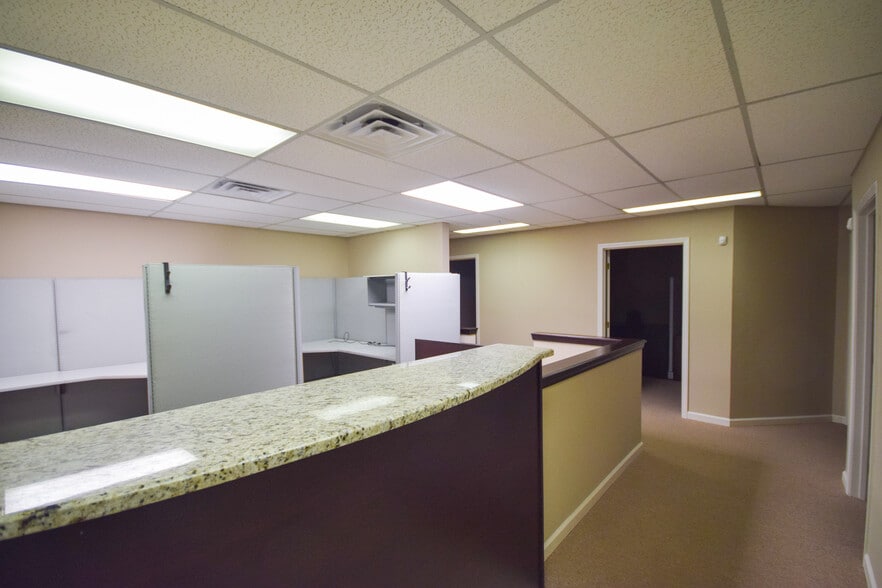 137 Shadow Oaks Dr, North Little Rock, AR for sale - Interior Photo - Image 3 of 20