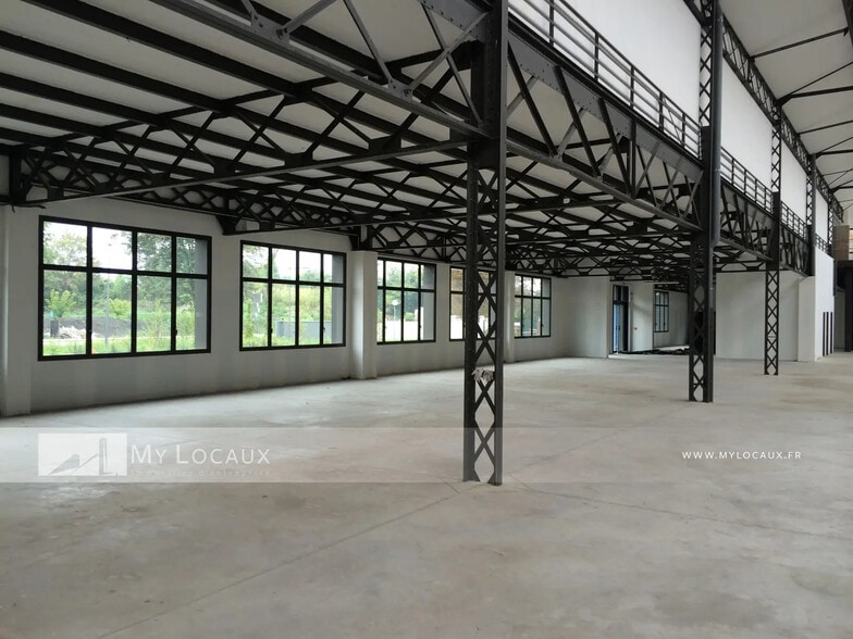 Flex in Gennevilliers for lease - Interior Photo - Image 2 of 10