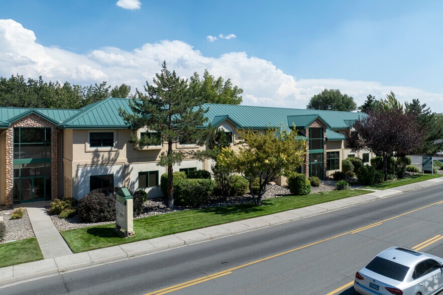 755 N Roop St, Carson City, NV for lease - Building Photo - Image 2 of 5