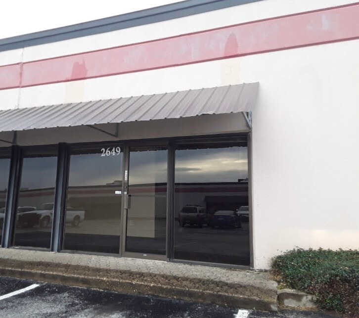 2601-2621 Aero Dr, Grand Prairie, TX for lease Interior Photo- Image 1 of 5