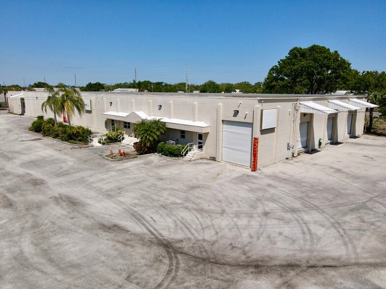 1100 17th St, Vero Beach, FL for lease - Building Photo - Image 3 of 6