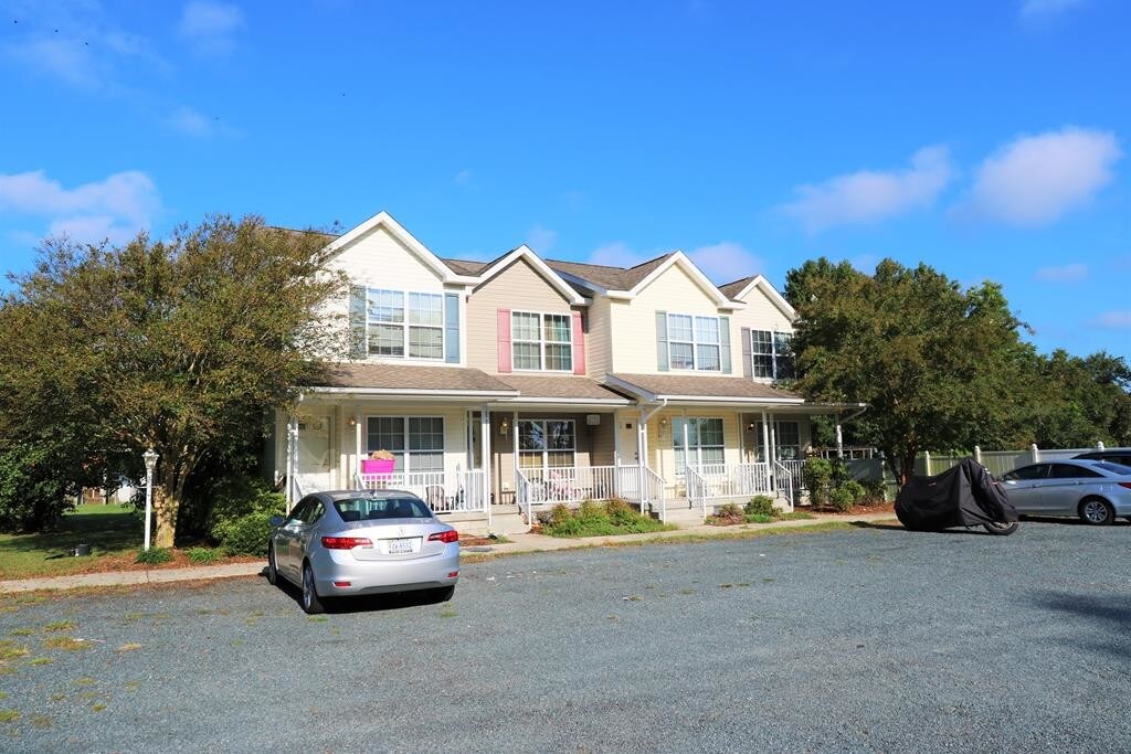 7322 Fleming Rd, New Church, VA 23415