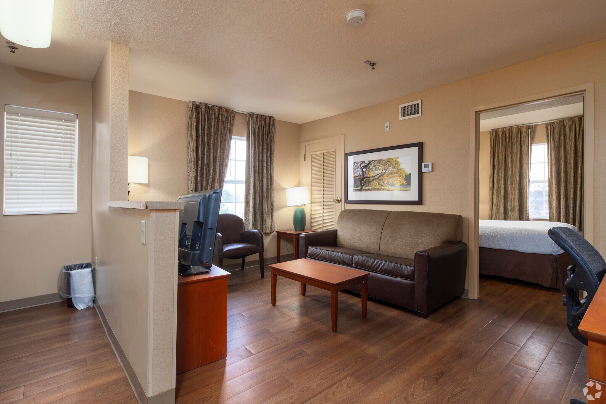 572 E Beasley Rd, Jackson, MS 39206 Suburban Studios Jackson East