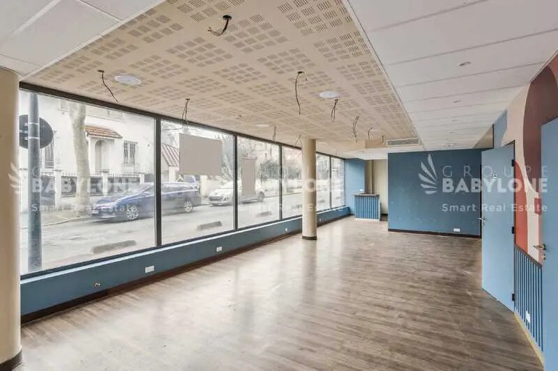 Retail in Malakoff for lease - Building Photo - Image 3 of 13