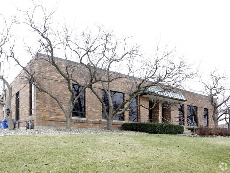 2711-2755 Curtiss St, Downers Grove, IL for lease - Building Photo - Image 3 of 3