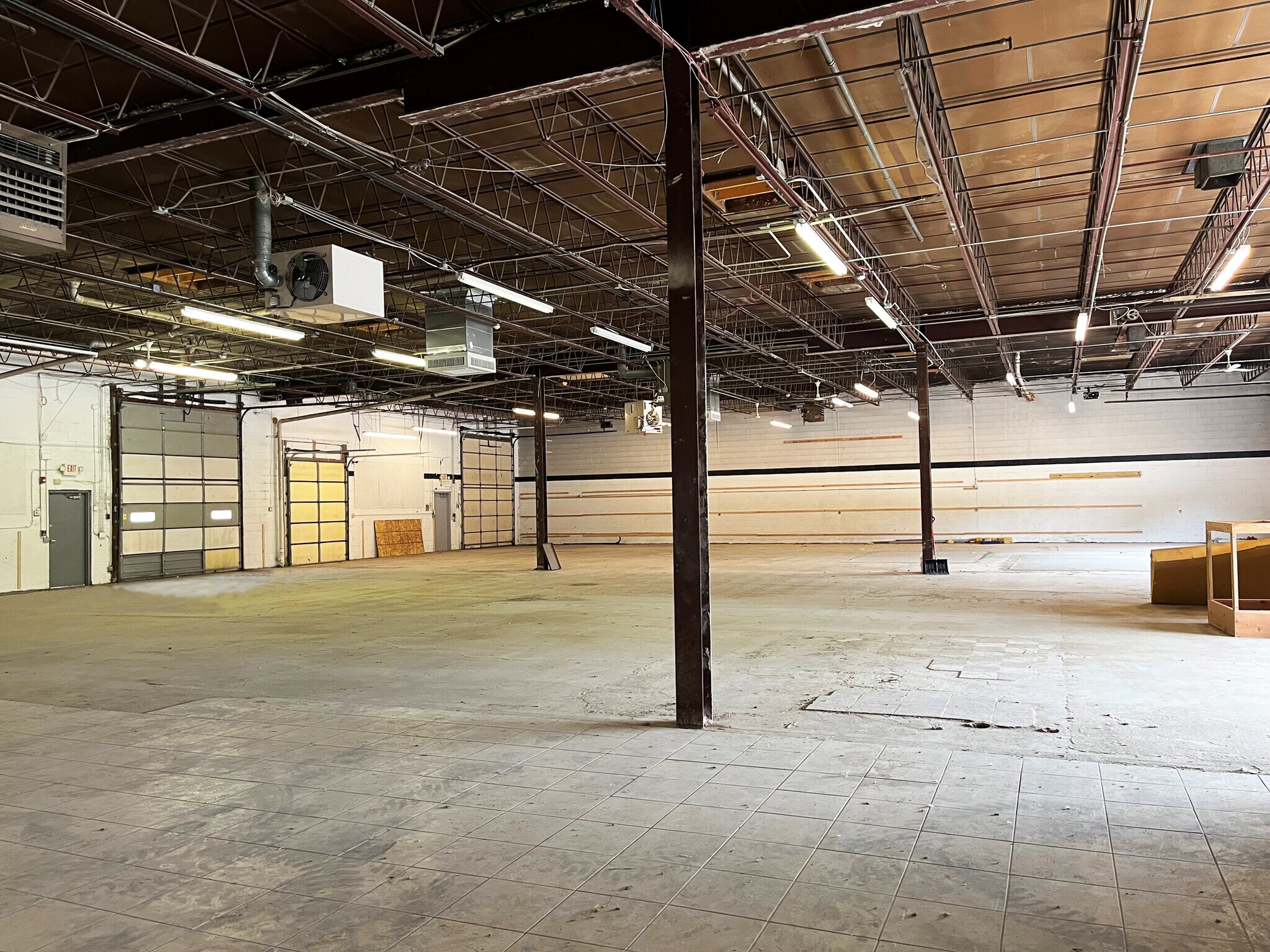 26W251 St Charles Rd, Carol Stream, IL 60188 Industrial for Lease