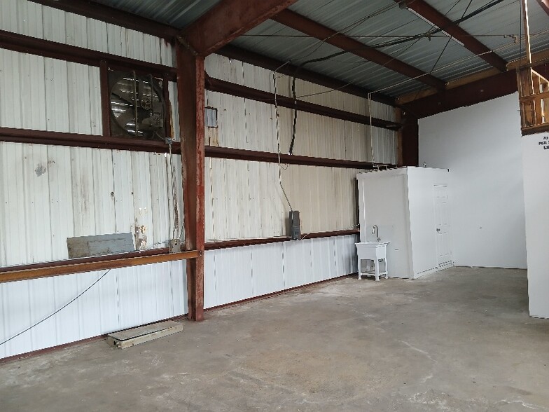 11234 Timber Tech Ave, Tomball, TX for lease - Building Photo - Image 2 of 16