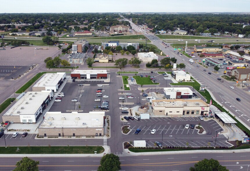 4005 W 41st St, Sioux Falls, SD for sale - Building Photo - Image 2 of 6