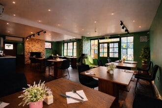 11 Sun St, Waltham Abbey for lease Interior Photo- Image 2 of 13