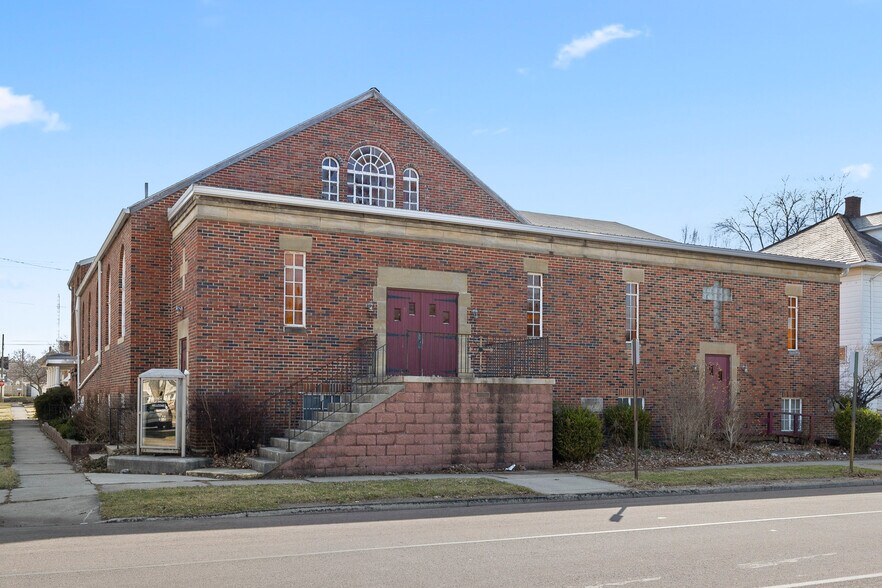 437 E Warren St, Bucyrus, OH for sale - Building Photo - Image 1 of 1
