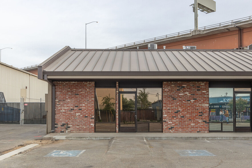 1330 W Fremont St, Stockton, CA for lease - Building Photo - Image 3 of 3