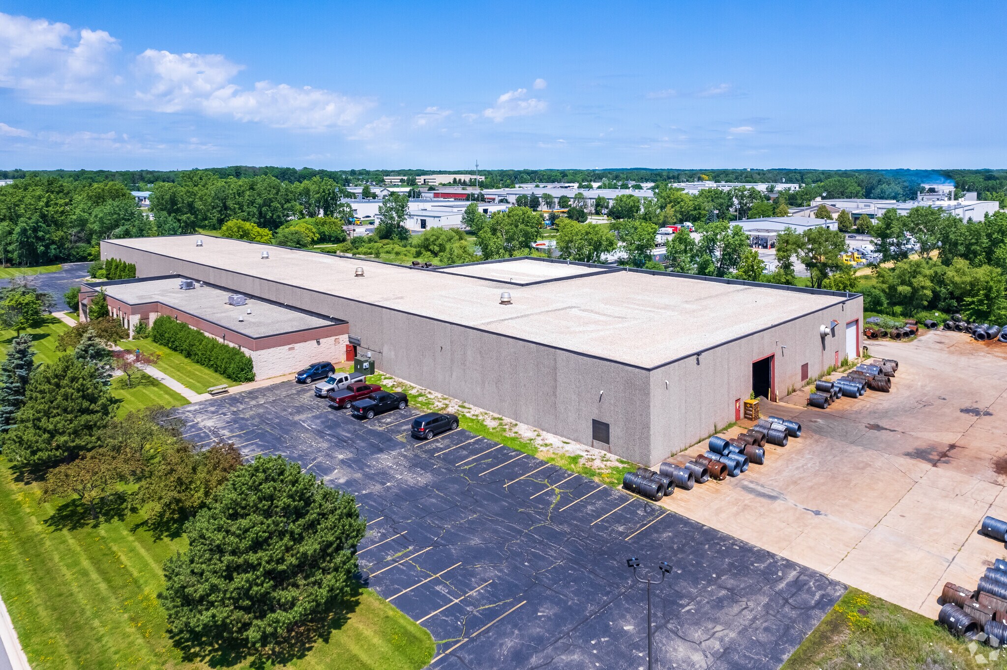 1240 Contract Dr, Ashwaubenon, WI for lease Primary Photo- Image 1 of 8