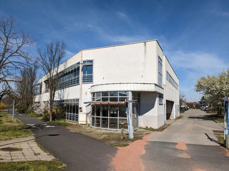 Retail in Bron for sale - Building Photo - Image 3 of 14