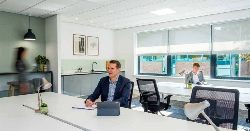 Edward Ct, Altrincham for lease - Interior Photo - Image 3 of 18