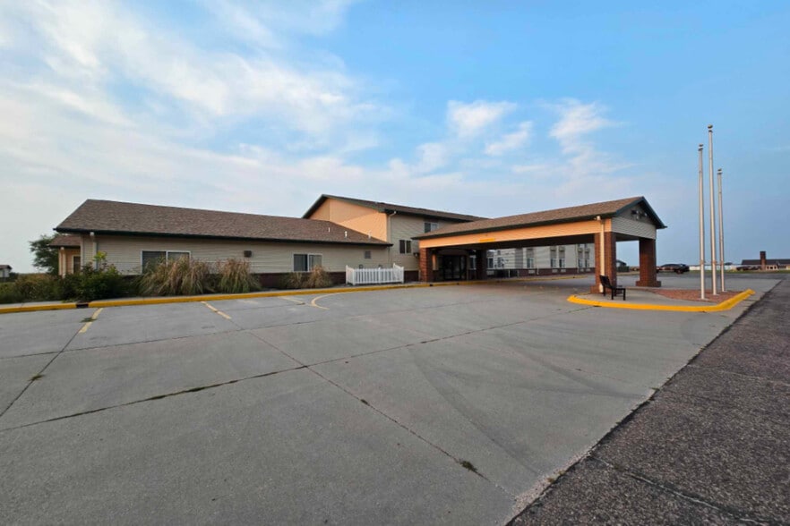 748 E 12th St, Imperial, NE for sale - Building Photo - Image 2 of 38