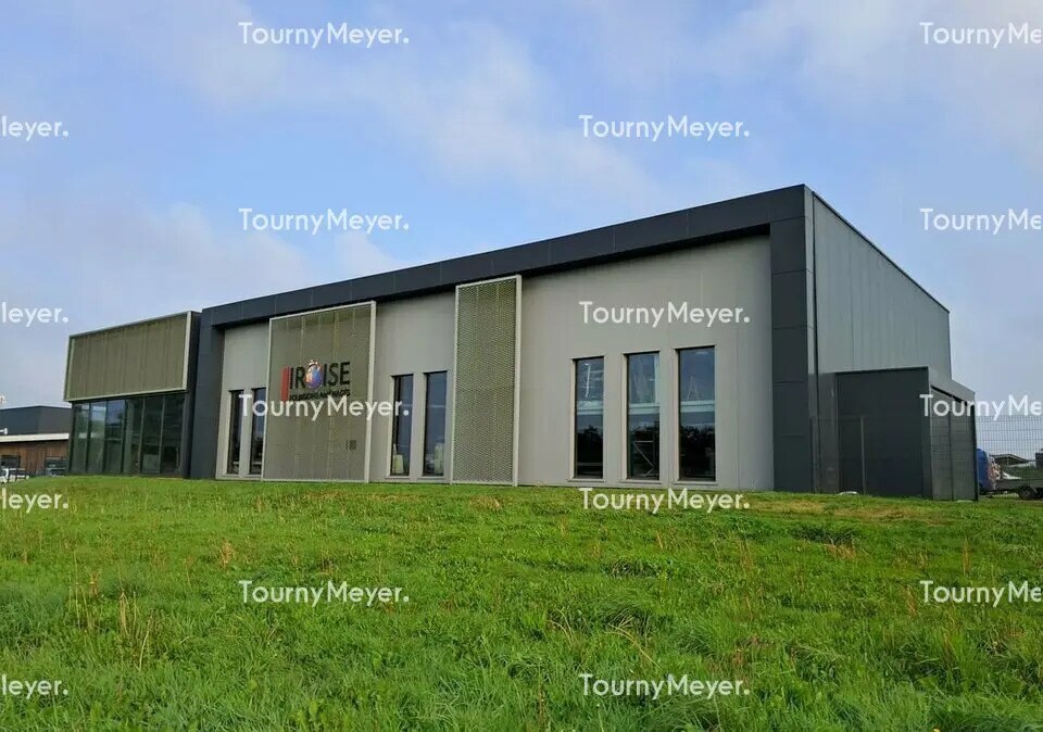 Flex in Milizac-Guipronvel for lease Building Photo- Image 1 of 13