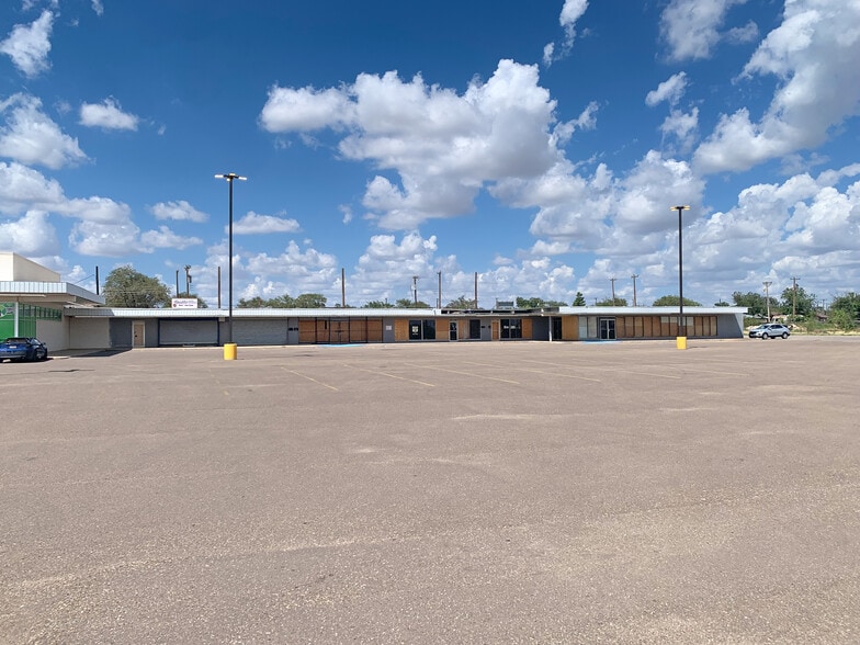 1805 Parkway Dr, Lubbock, TX for lease - Building Photo - Image 2 of 7