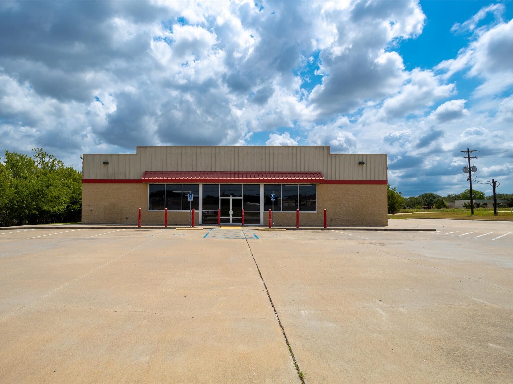 82 N Kessler Ave, Schulenburg, TX for sale Primary Photo- Image 1 of 22