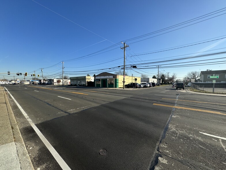 609 W Montauk Hwy, Lindenhurst, NY for sale - Building Photo - Image 2 of 17