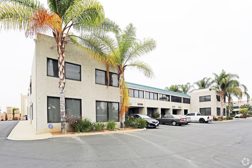 615 N Berry St, Brea, CA for lease - Primary Photo - Image 1 of 7