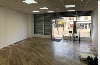 2 Langley Parade, Abbots Langley for lease - Interior Photo - Image 2 of 2