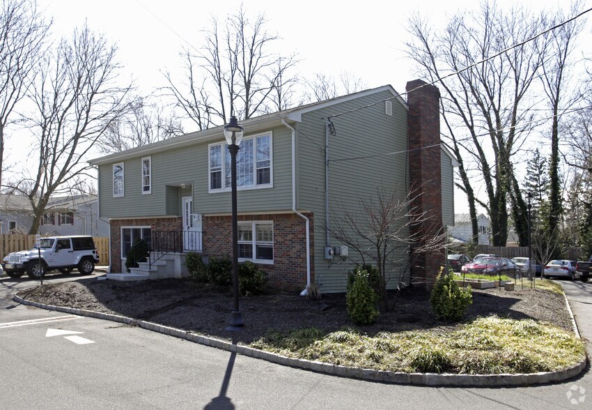 2 Majestic Ave, Lincroft, NJ 07738