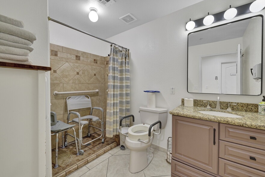 TURNKEY REMODELED PEORIA ALH, Peoria, AZ for sale - Building Photo - Image 2 of 3