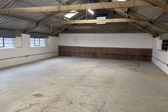 Pinkneys Grn, Maidenhead for lease Interior Photo- Image 1 of 1