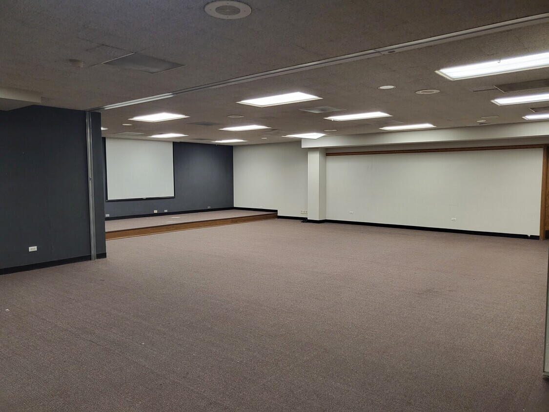 200 W College Ave, Appleton, WI for lease Interior Photo- Image 1 of 3