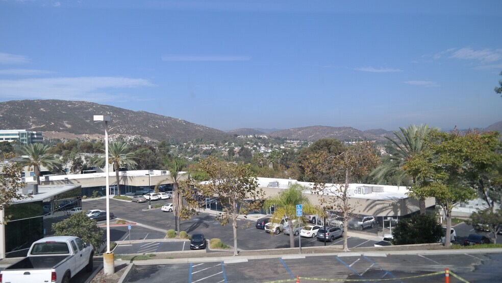 11413 W Bernardo Ct, San Diego, CA for lease - Building Photo - Image 3 of 9