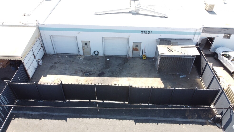 21531 Strathern St, Canoga Park, CA for lease - Building Photo - Image 3 of 5