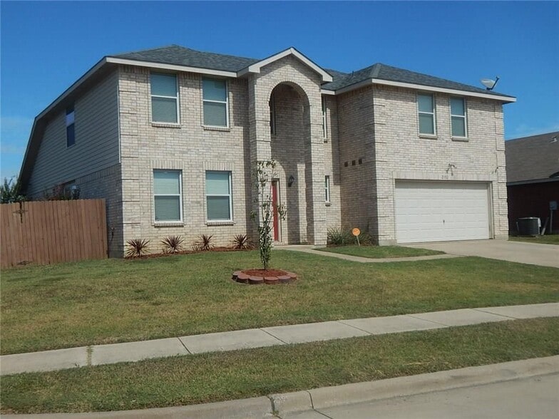 2152 Zion Hl, Grand Prairie, TX 75052