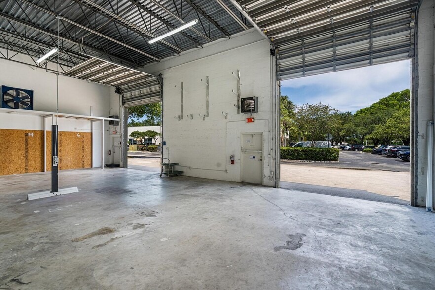 4700 W Prospect Rd, Fort Lauderdale, FL for lease - Building Photo - Image 1 of 5