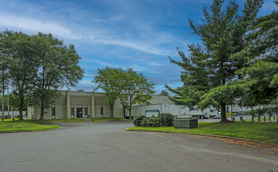 180 Wheeler Ct, Langhorne, PA for lease - Building Photo - Image 1 of 8