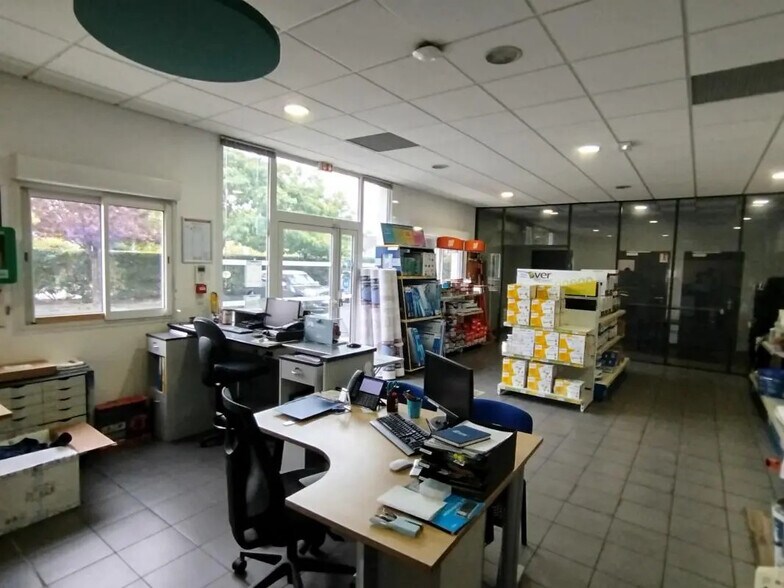 Office in Toulouse for lease - Building Photo - Image 2 of 9