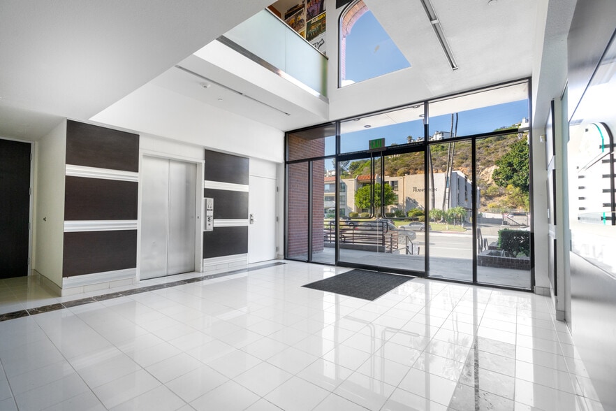 6863 Friars Rd, San Diego, CA for lease - Building Photo - Image 3 of 12