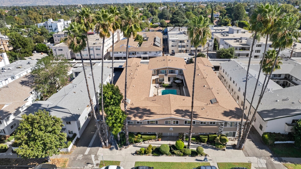 4462 Murietta Ave, Sherman Oaks, CA for sale - Building Photo - Image 2 of 11